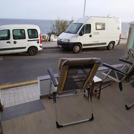 Mini House In Front Of The Sea Apartment
