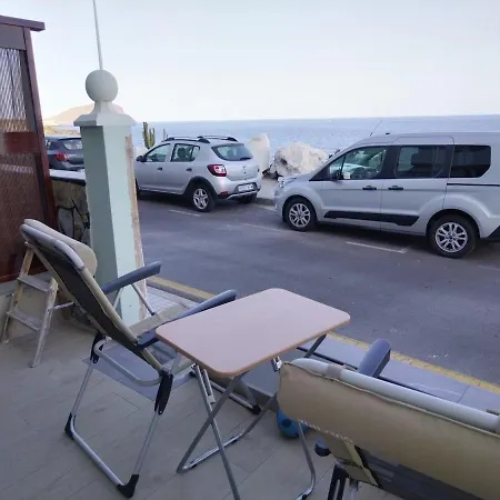 Mini House In Front Of The Sea Apartment Los Abrigos